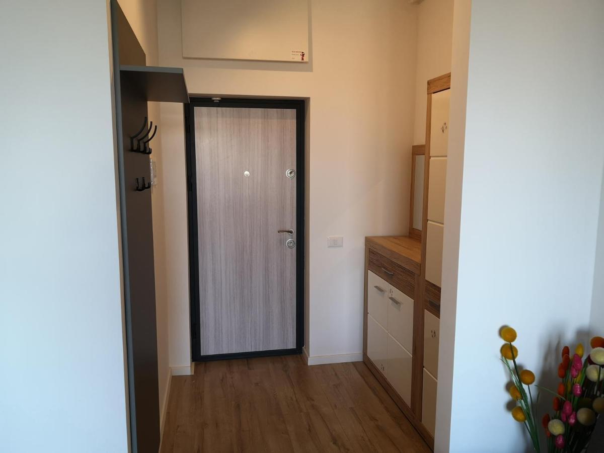 Ared-Atrium Mall Chrysflatty3 Premium Apartment 60Mp Арад Экстерьер фото