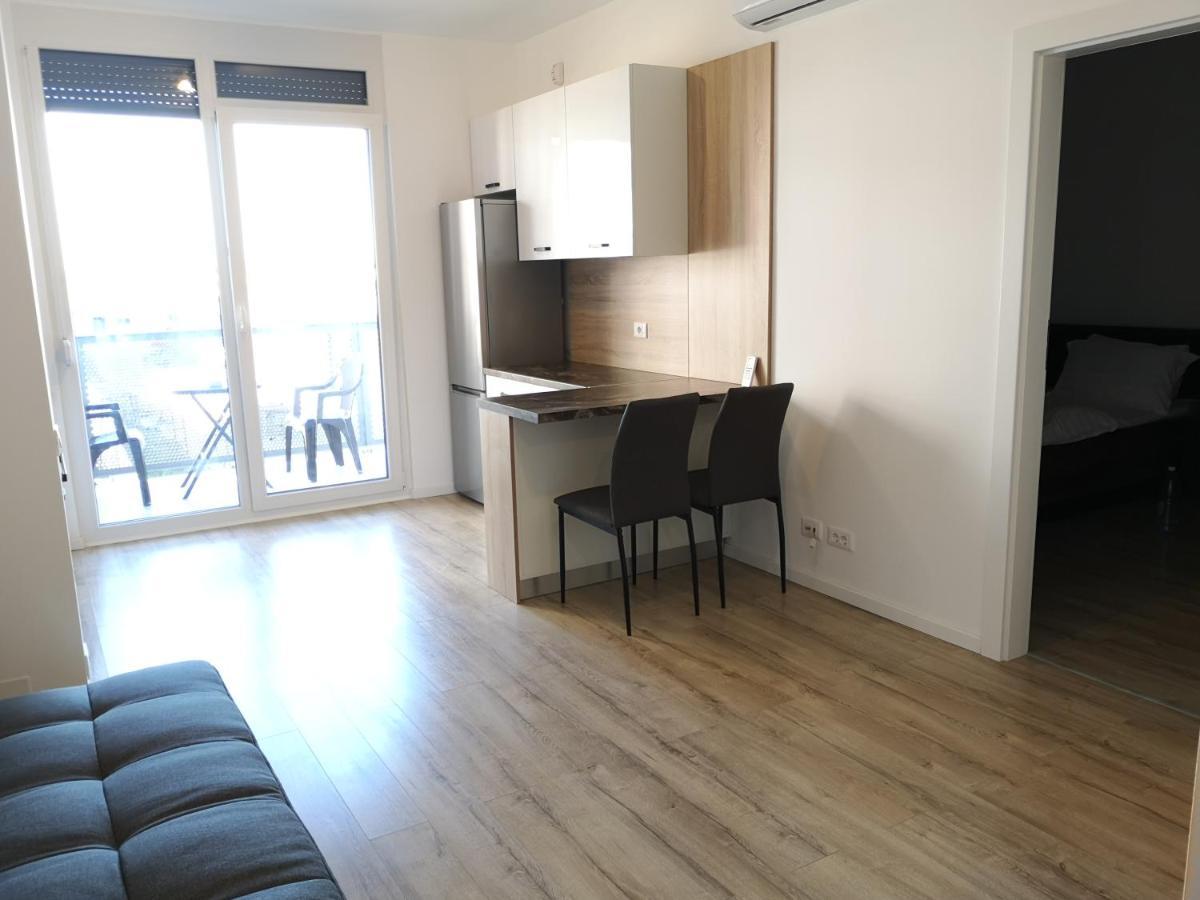 Ared-Atrium Mall Chrysflatty3 Premium Apartment 60Mp Арад Экстерьер фото